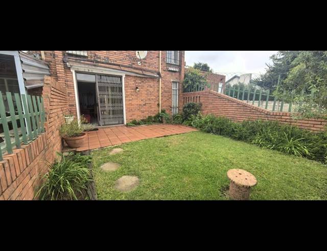 3 BEDROOM TOWNHOUSE FOR SALE IN FLORIDA LAKE